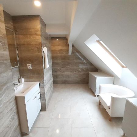 Apartmany V Centru - ลาซเน คินชวาร์ท ภายนอก รูปภาพ